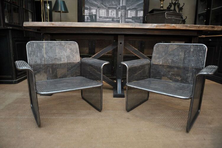 Paire de fauteuils en métal perforé Italie des années 1950