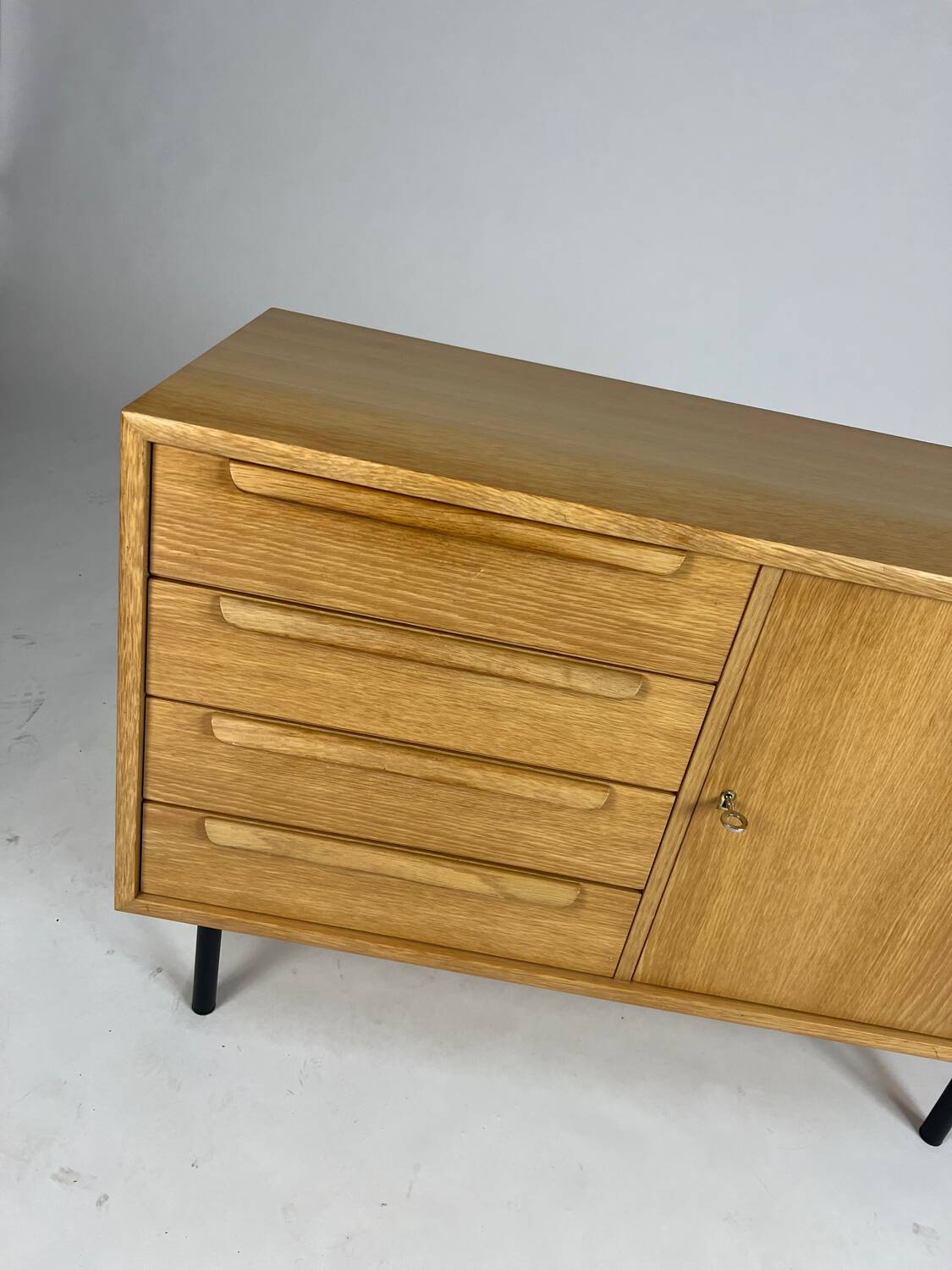 Buffet en chêne vintage WK des années 50.