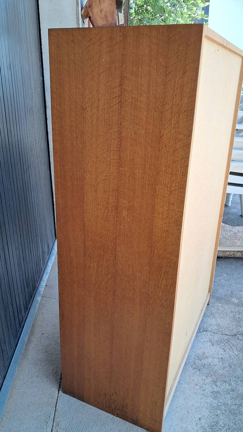 Curtain cabinet