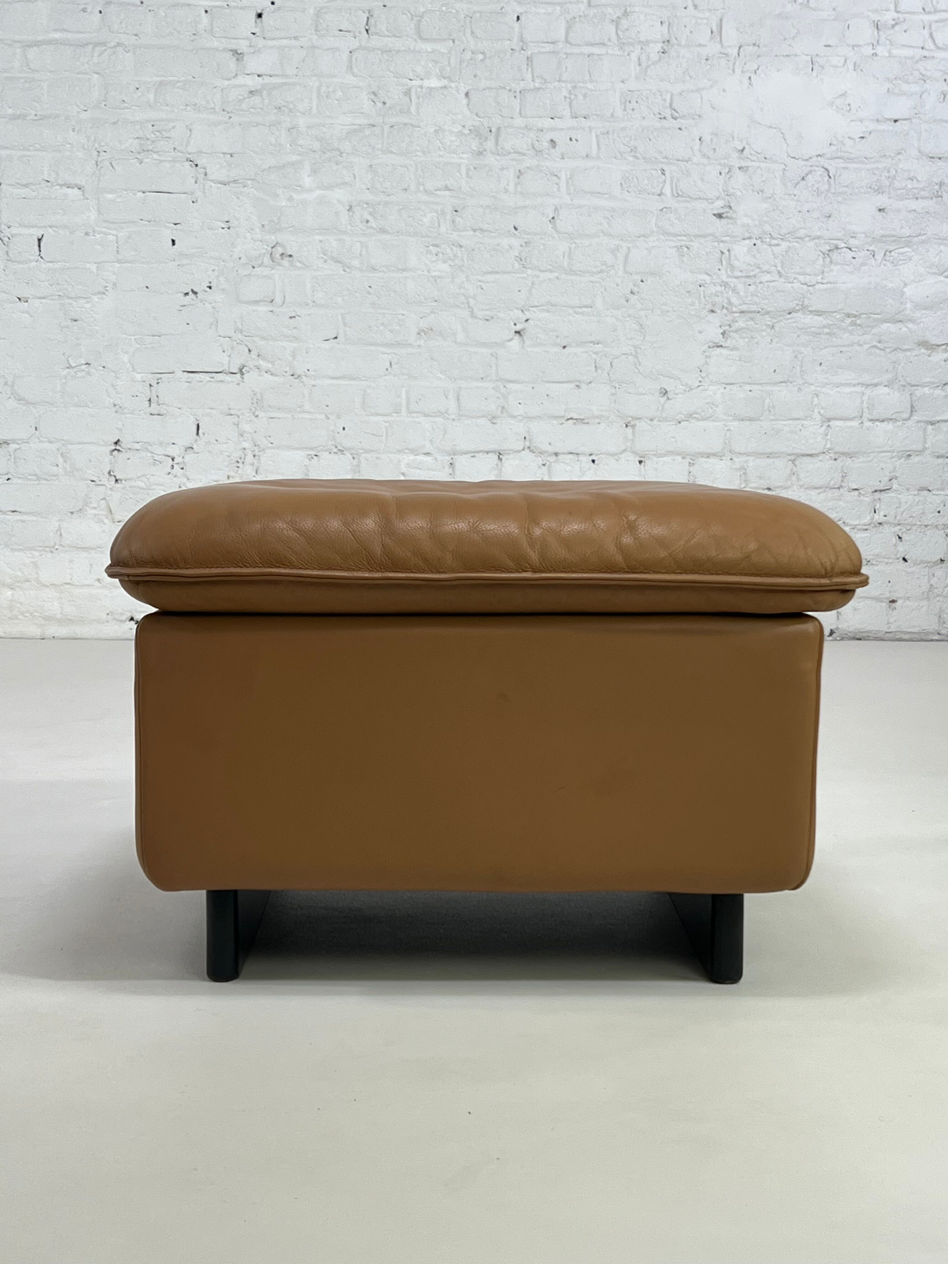 Ottoman leather DS 49 years 80 by De Sede