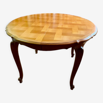 Round extendable wooden table with glass top