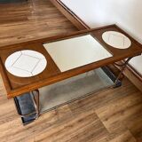 Table basse artisanale et fonctionnelle