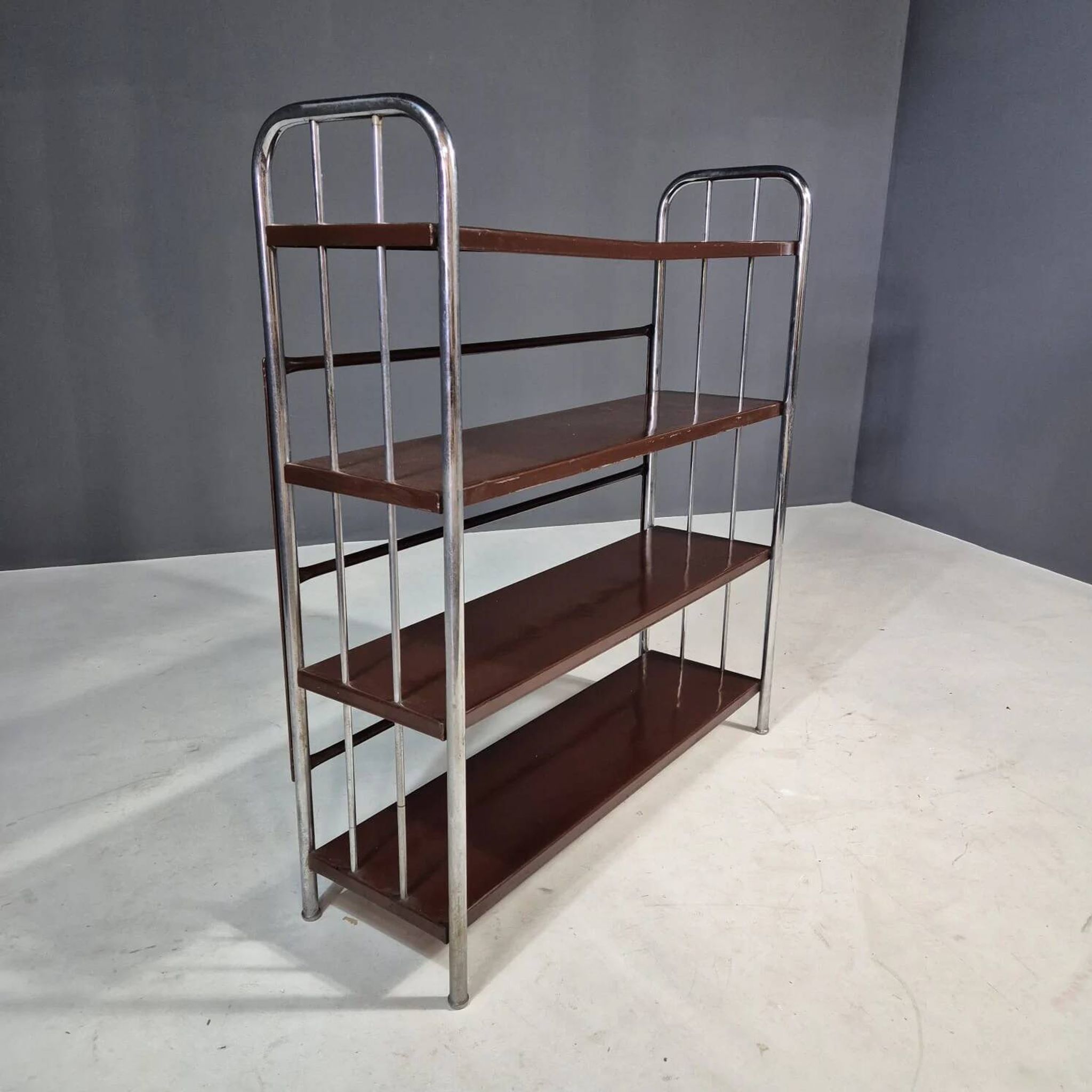 Chromed Bauhaus shelf in bent steel and sheet metal, Europe 1930s
