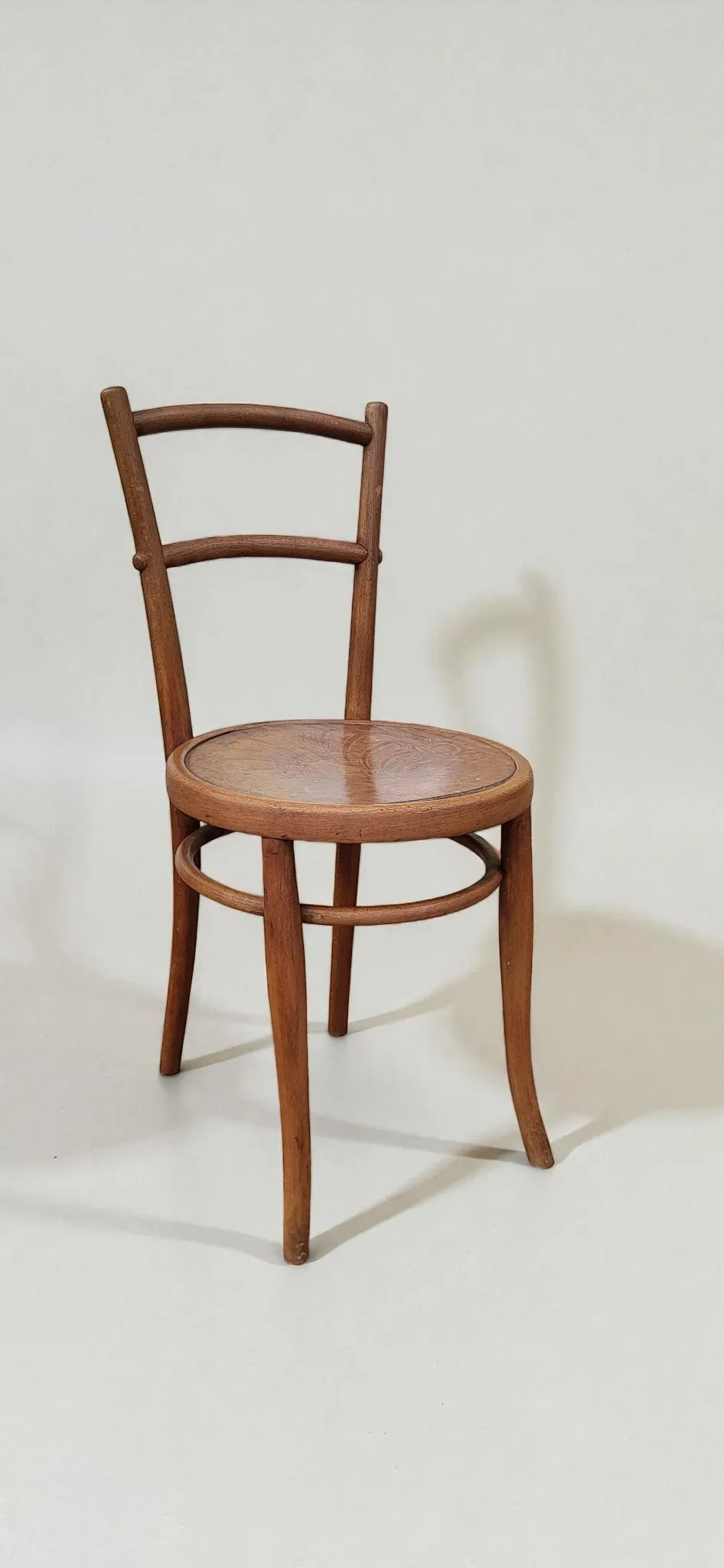 Chaise bistrot en bois courbé – Ungvár