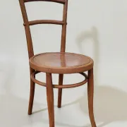 Chaise bistrot en bois courbé – Ungvár