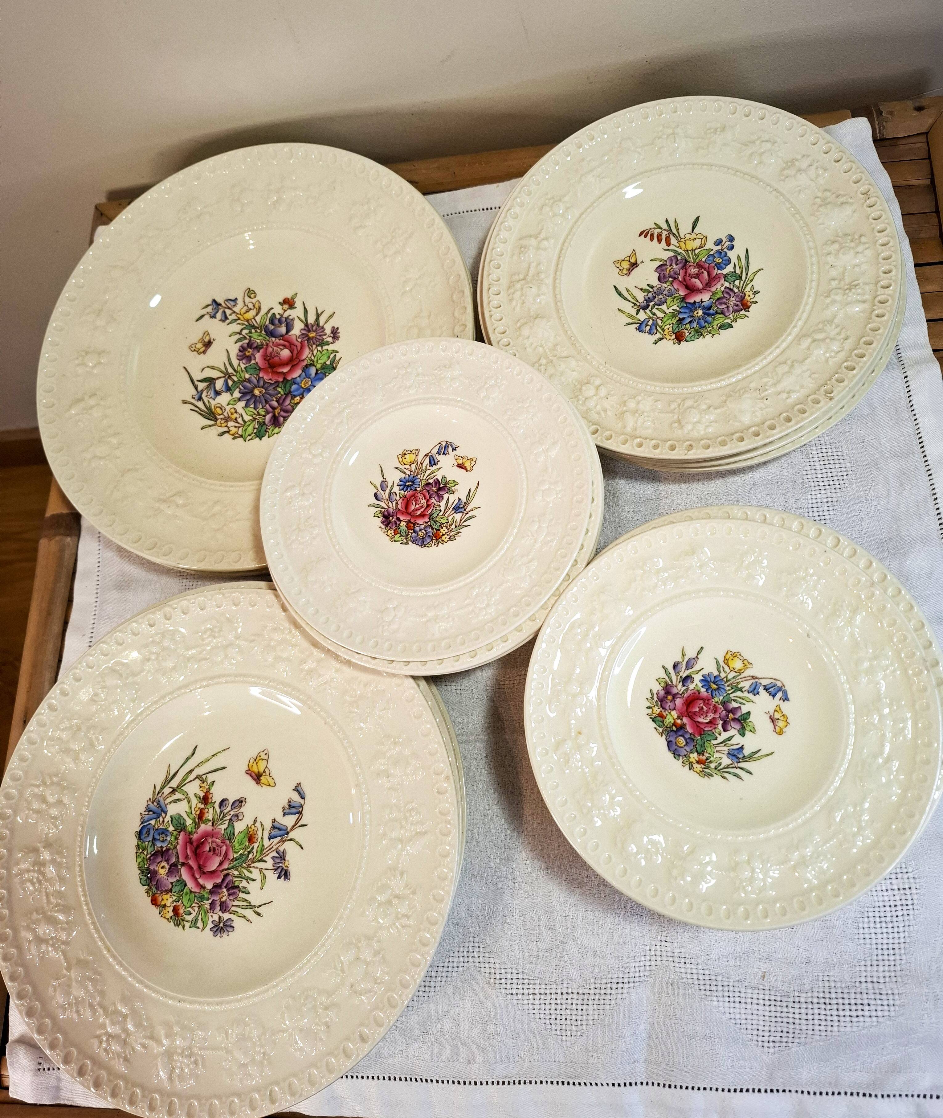 English plates Wedgwood Wellesley