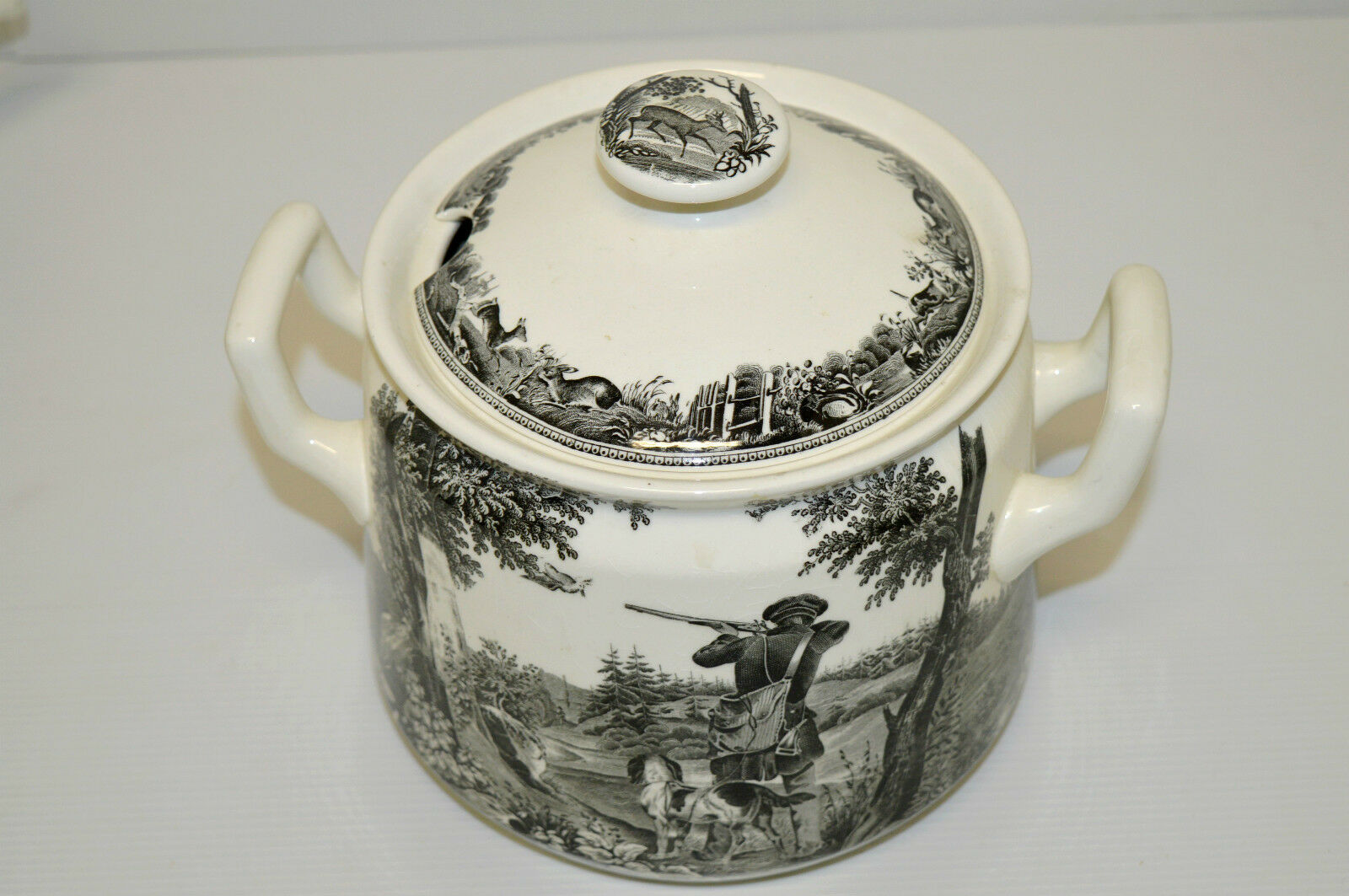 Vegetable dish from Villeroy to Boch Artemis Collection, theme "The Hunt"