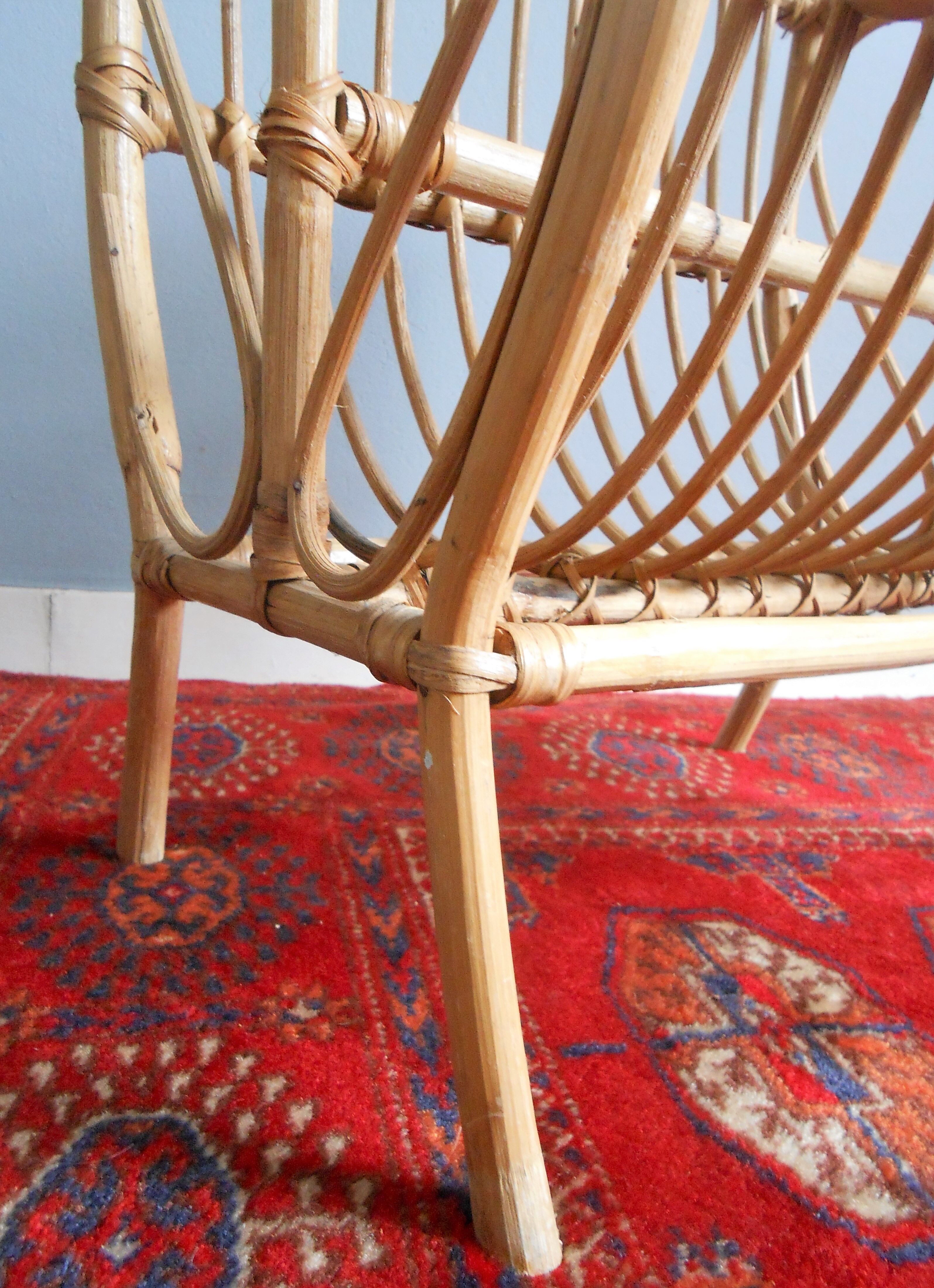 Porte revue vintage en rotin
