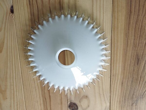 Abat-jour vintage en opaline dentelée