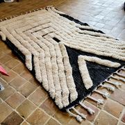 BENI OUARAIN CARPET patterns 250 X 150 cm black and beige