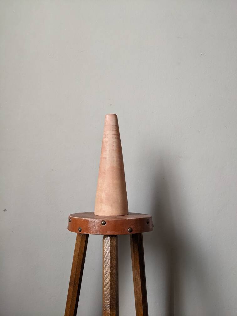 Contemporary handmade single-flower vase, clay, terracotta, slow decoration