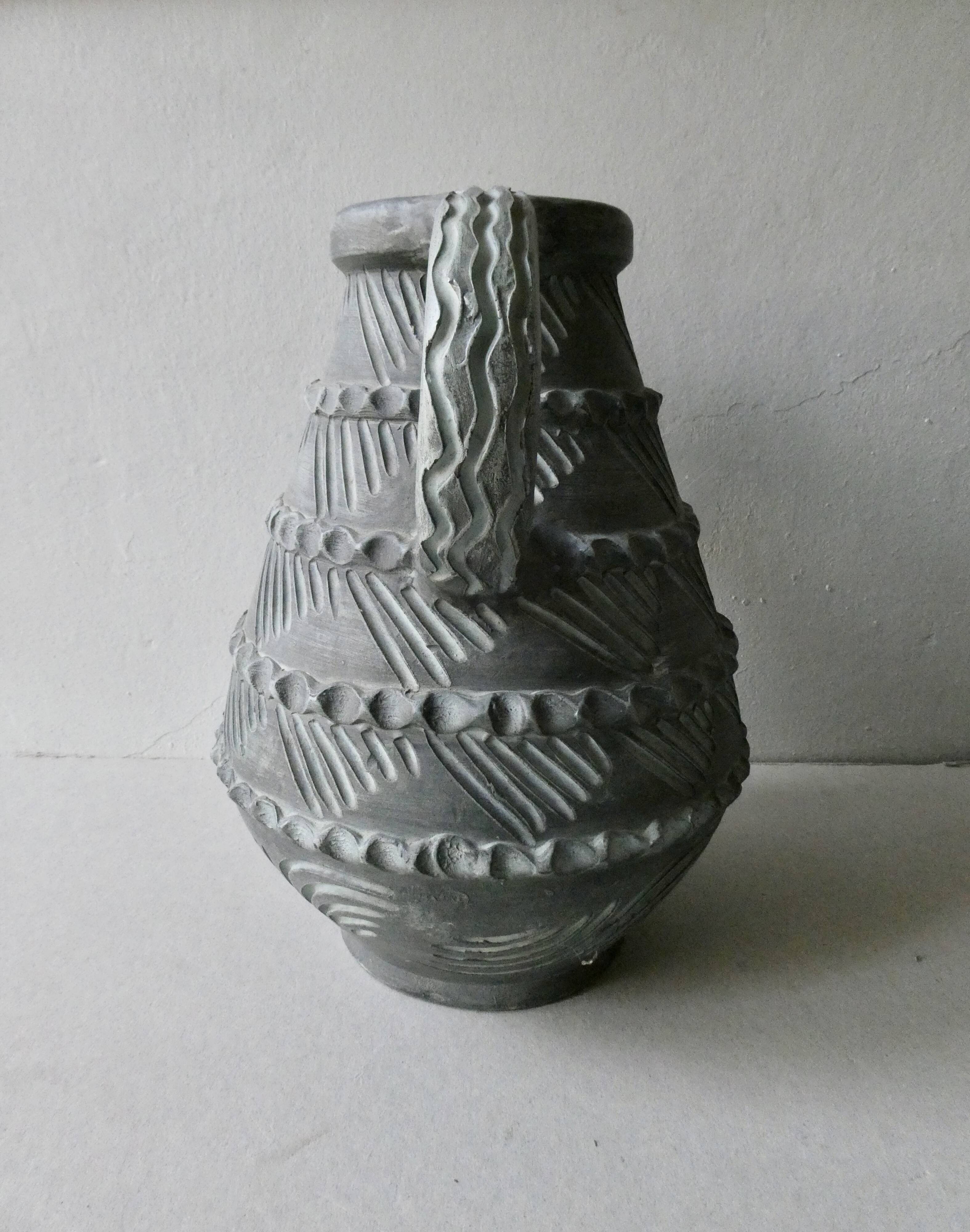 Patinated terracotta vase, brutalist style, Gerunda Spain, height 31 cm