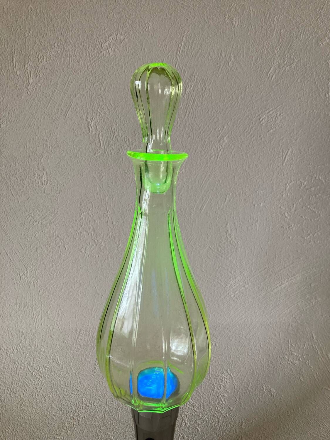 Small uraline carafe