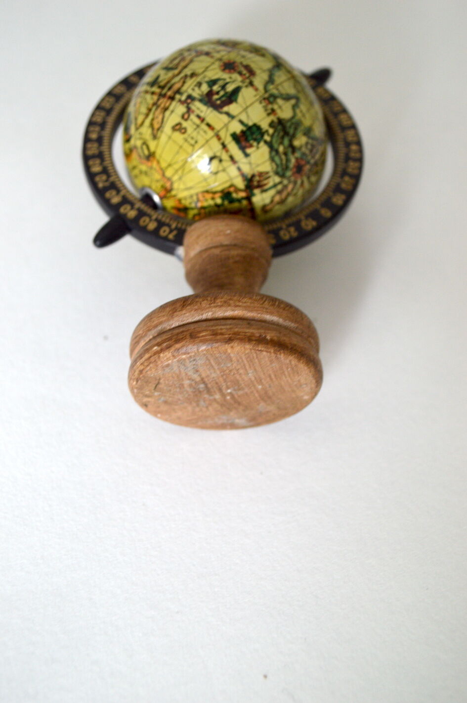 Small globe clipboard