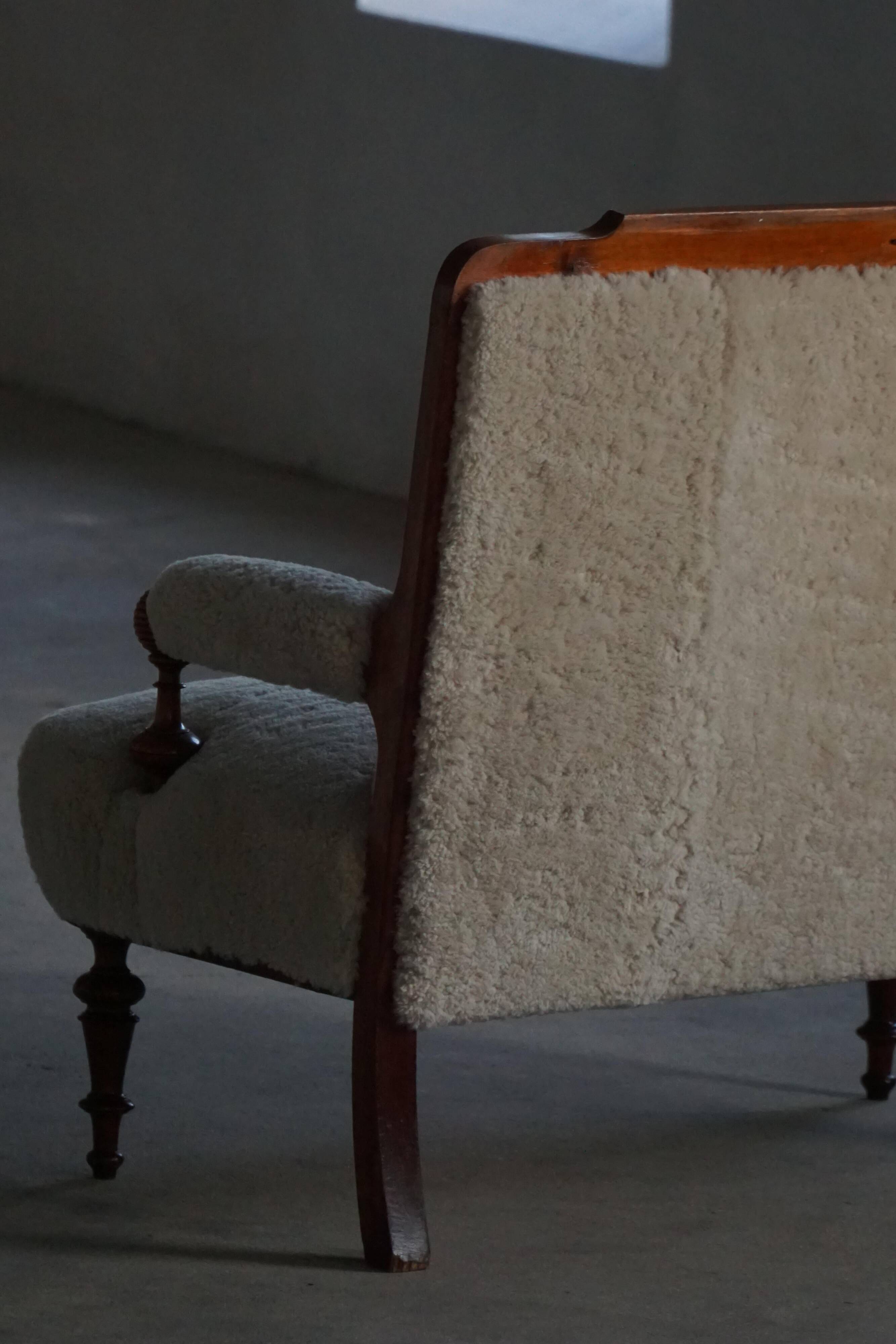 Danish two-seater canapé from the early 20th century in merino wool and wood, 1930s.