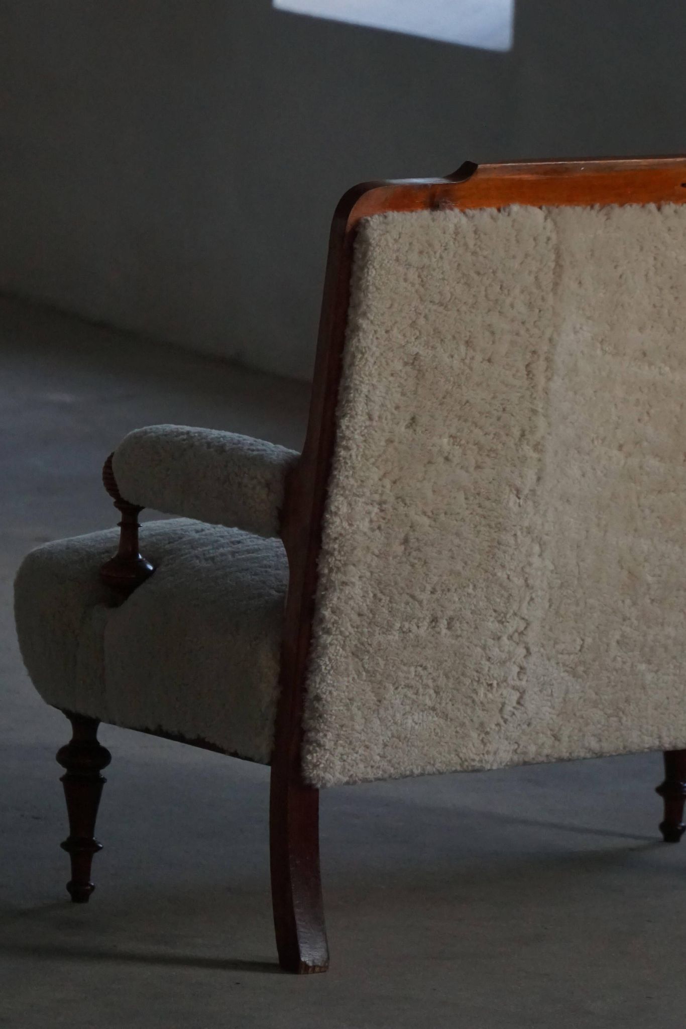 Danish two-seater canapé from the early 20th century in merino wool and wood, 1930s.