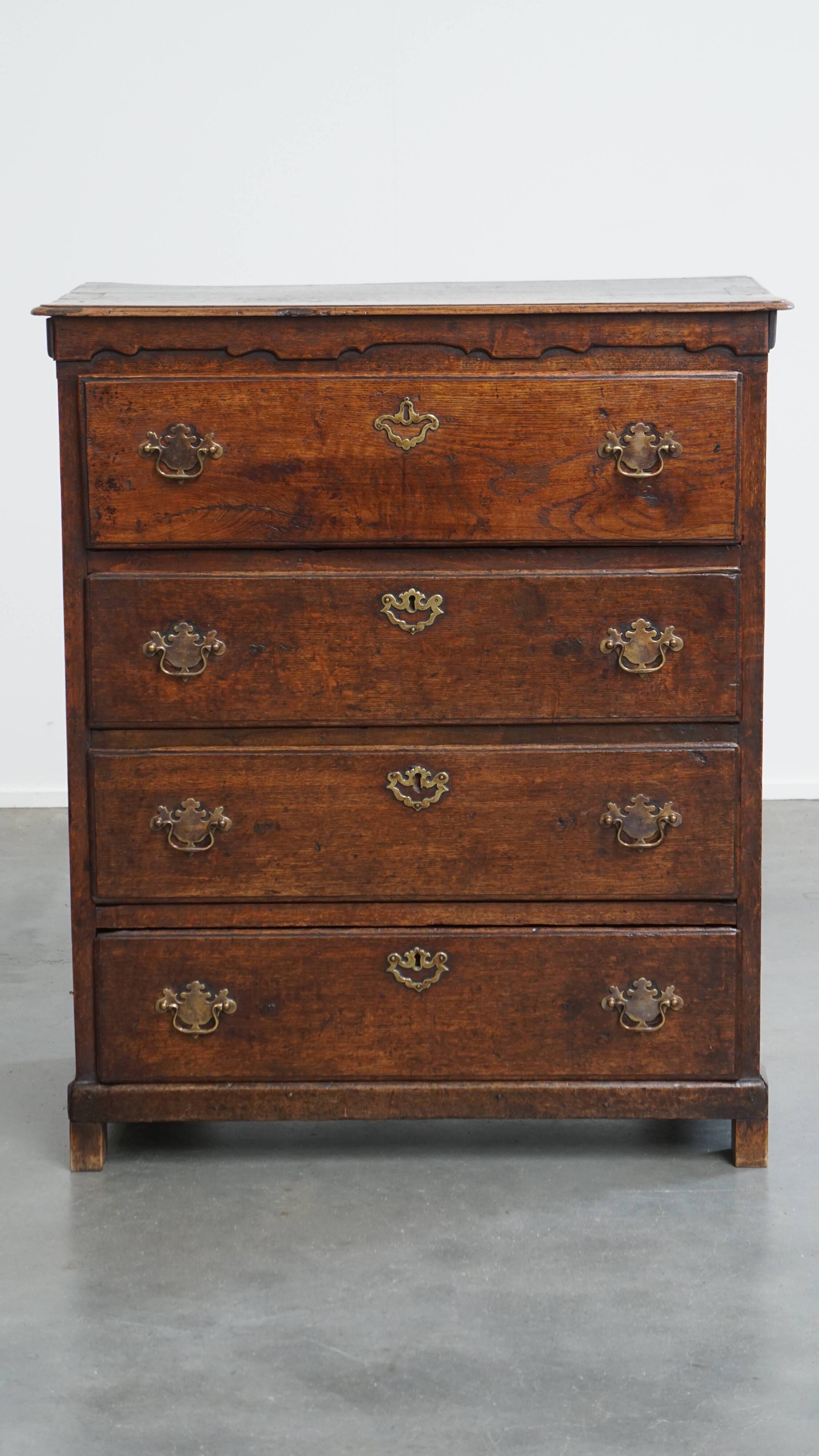 Antique English 18th Century Chest of Drawers with 5 Drawers