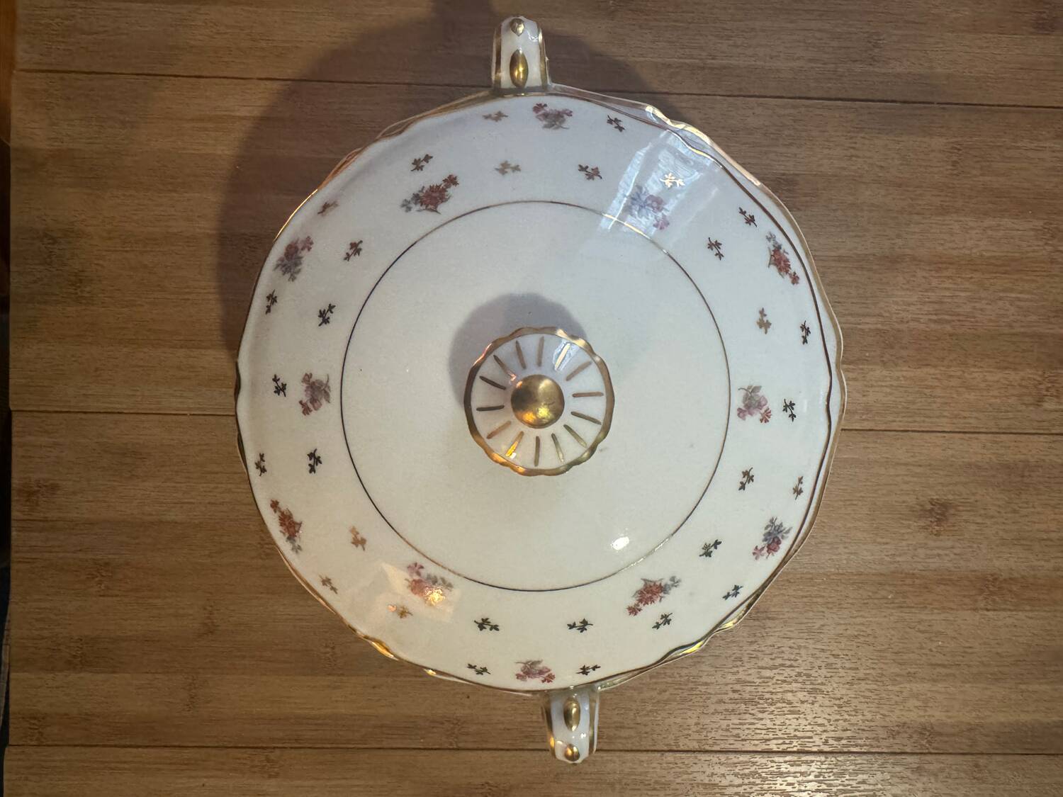 Soup tureen / vegetable dish in Limoges porcelain – Floral decoration