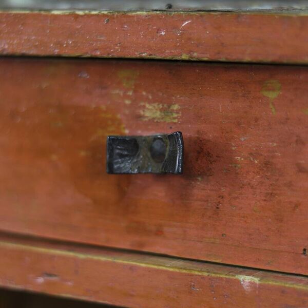 Cabinet d'art populaire en marbre peint