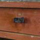 Cabinet d'art populaire en marbre peint
