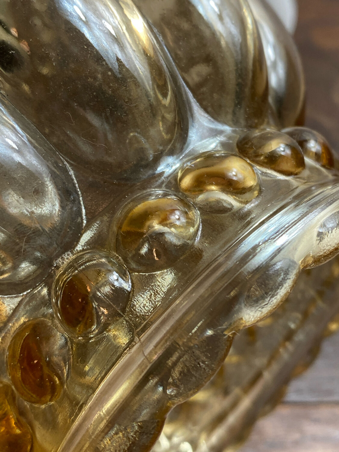 Portable pendant light in bubble glass