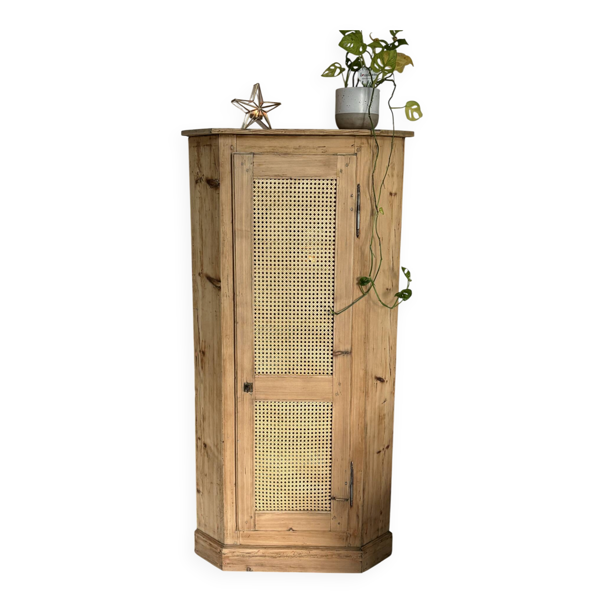 Encoignure en pitchpin