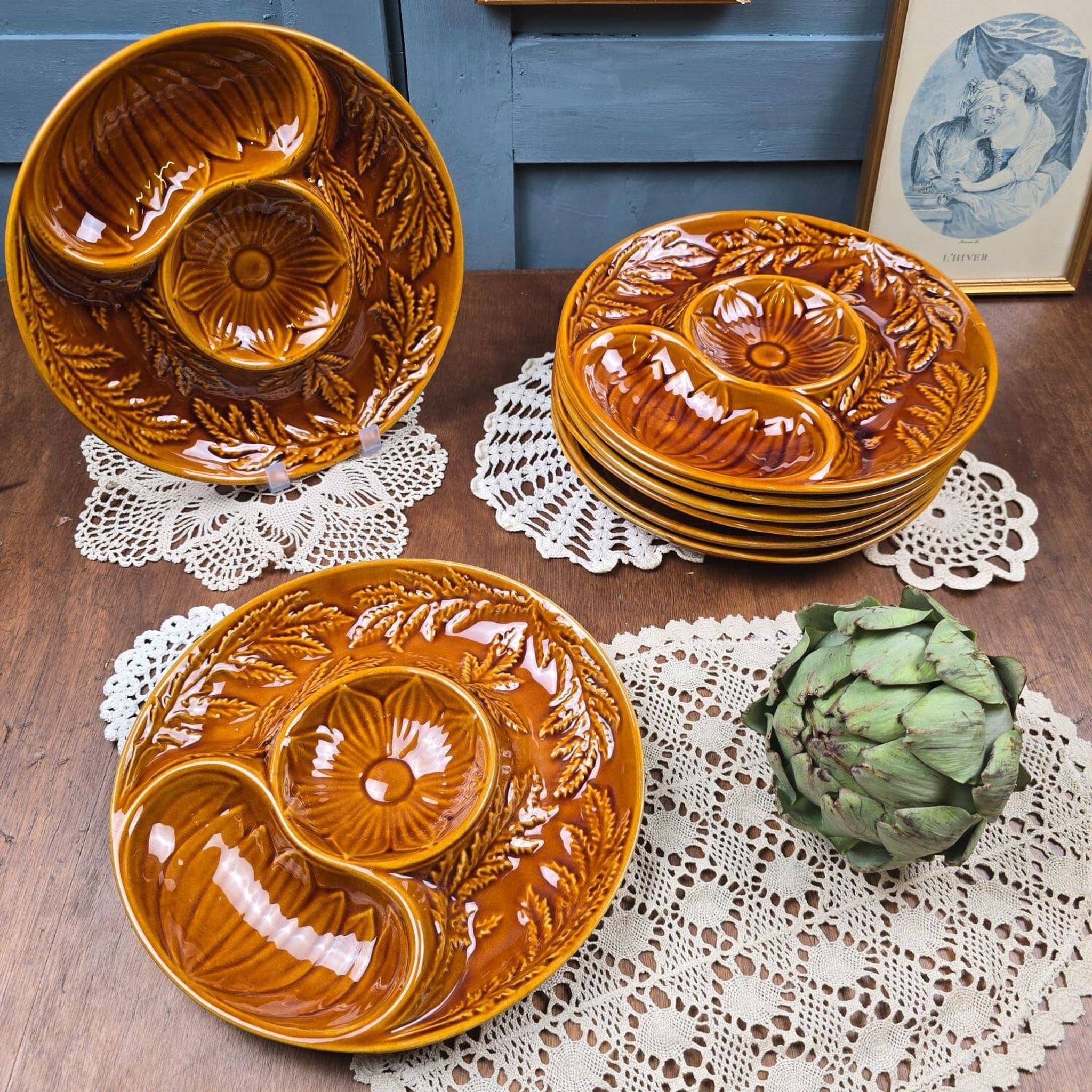 Set of 8 vintage Sicla Portugal slip artichoke plates