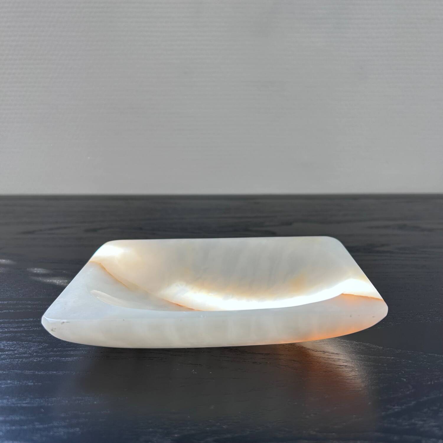White onyx pocket emptier