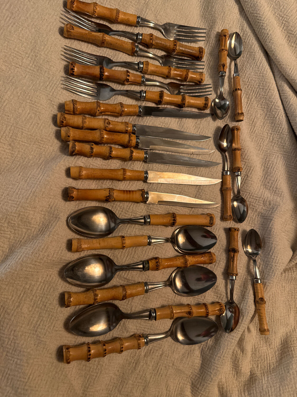 24-piece bamboo cutlery set