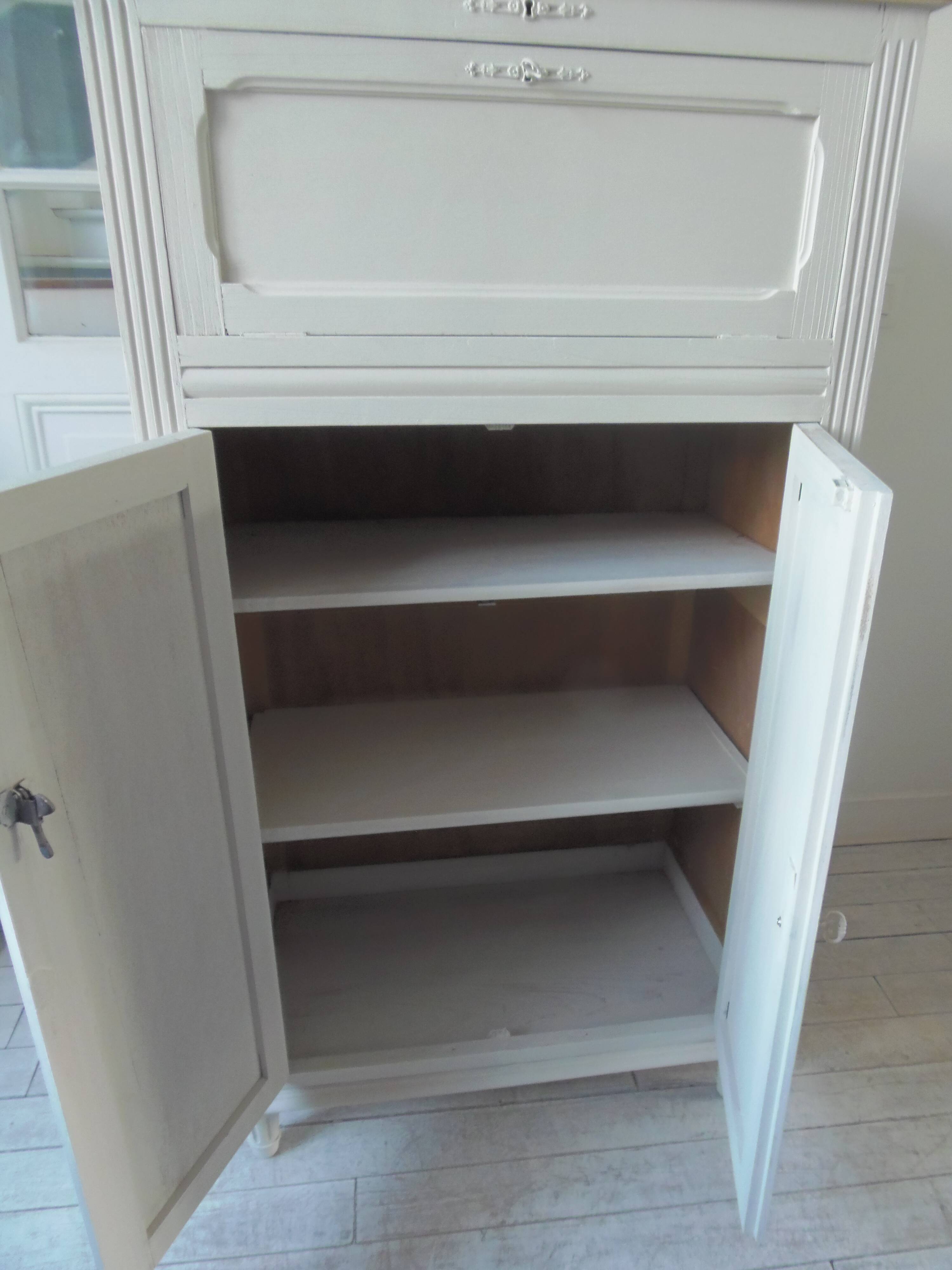 Small vintage piece of furniture sublimated in a linen shade, wooden top.