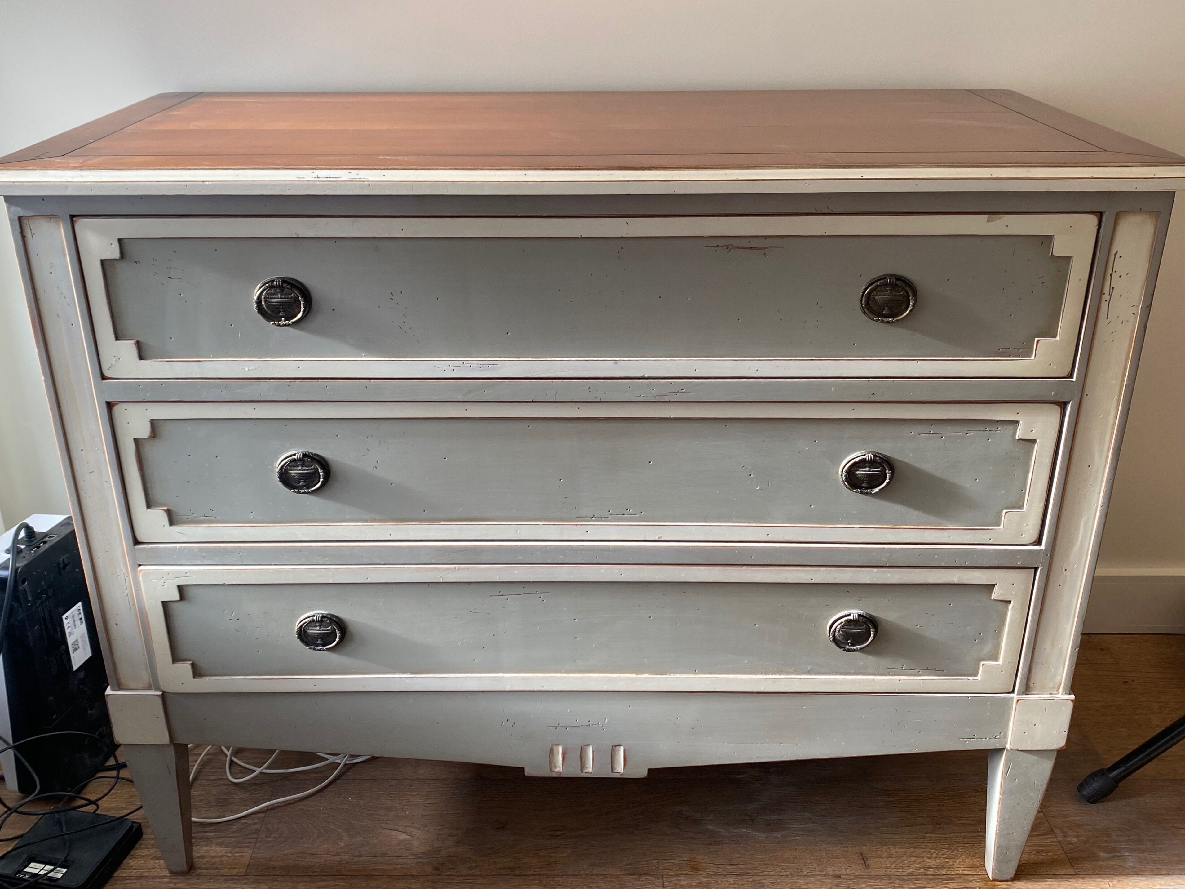 Louis XVI commode style