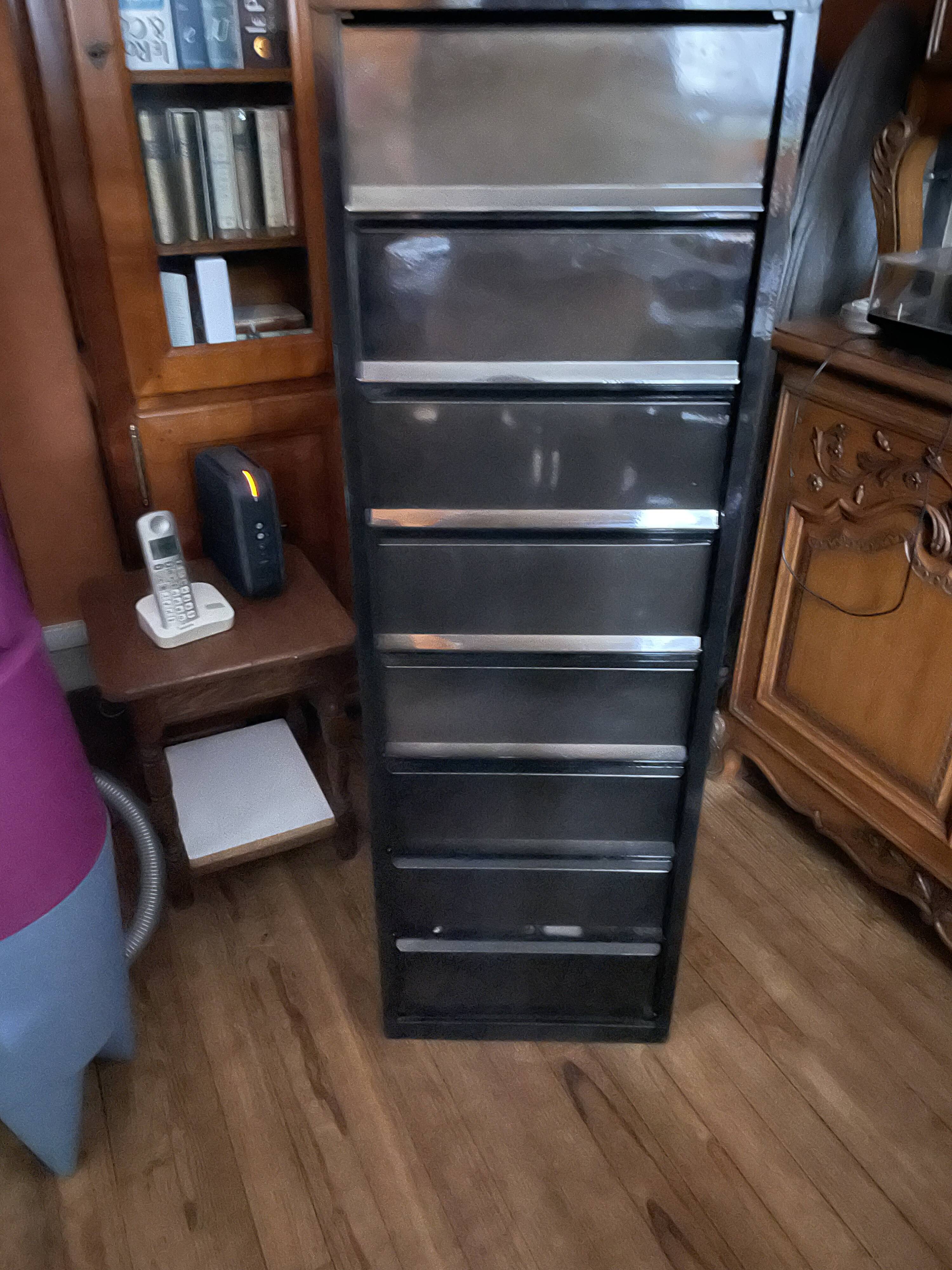 8-compartment hinged cabinet