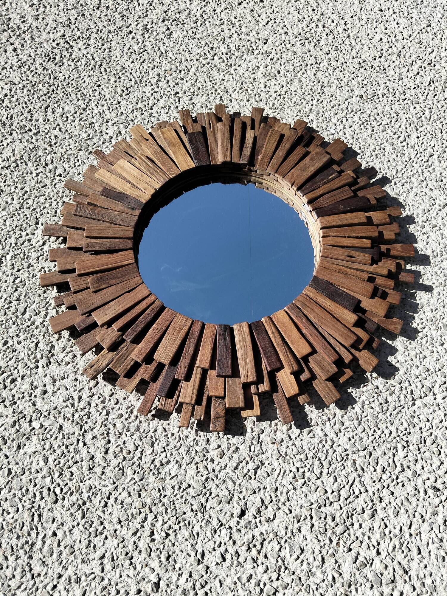 Round mirror