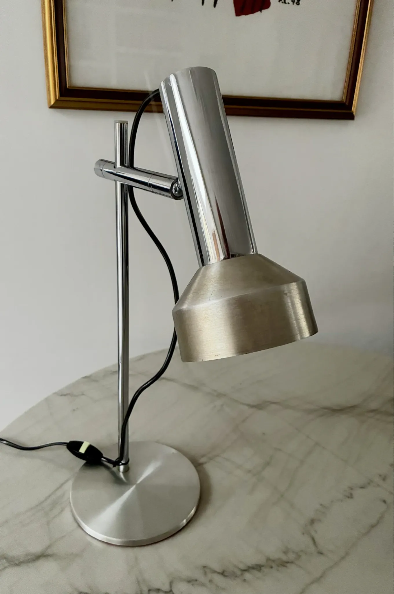 Very nice vintage 1970 articulated table lamp in good condition.