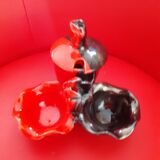 Set salt, pepper, mustard in Vallauris reddened and black.