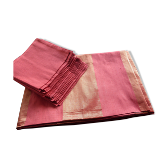 Surnappe en soie rouge rose & doré et 24 serviettes 500x100cm