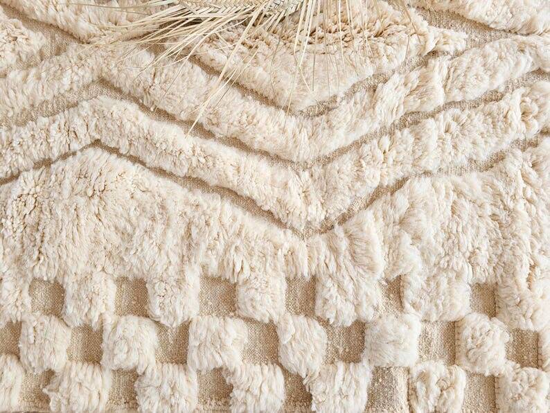 Handmade pure wool traditional white rug size 2/3 m