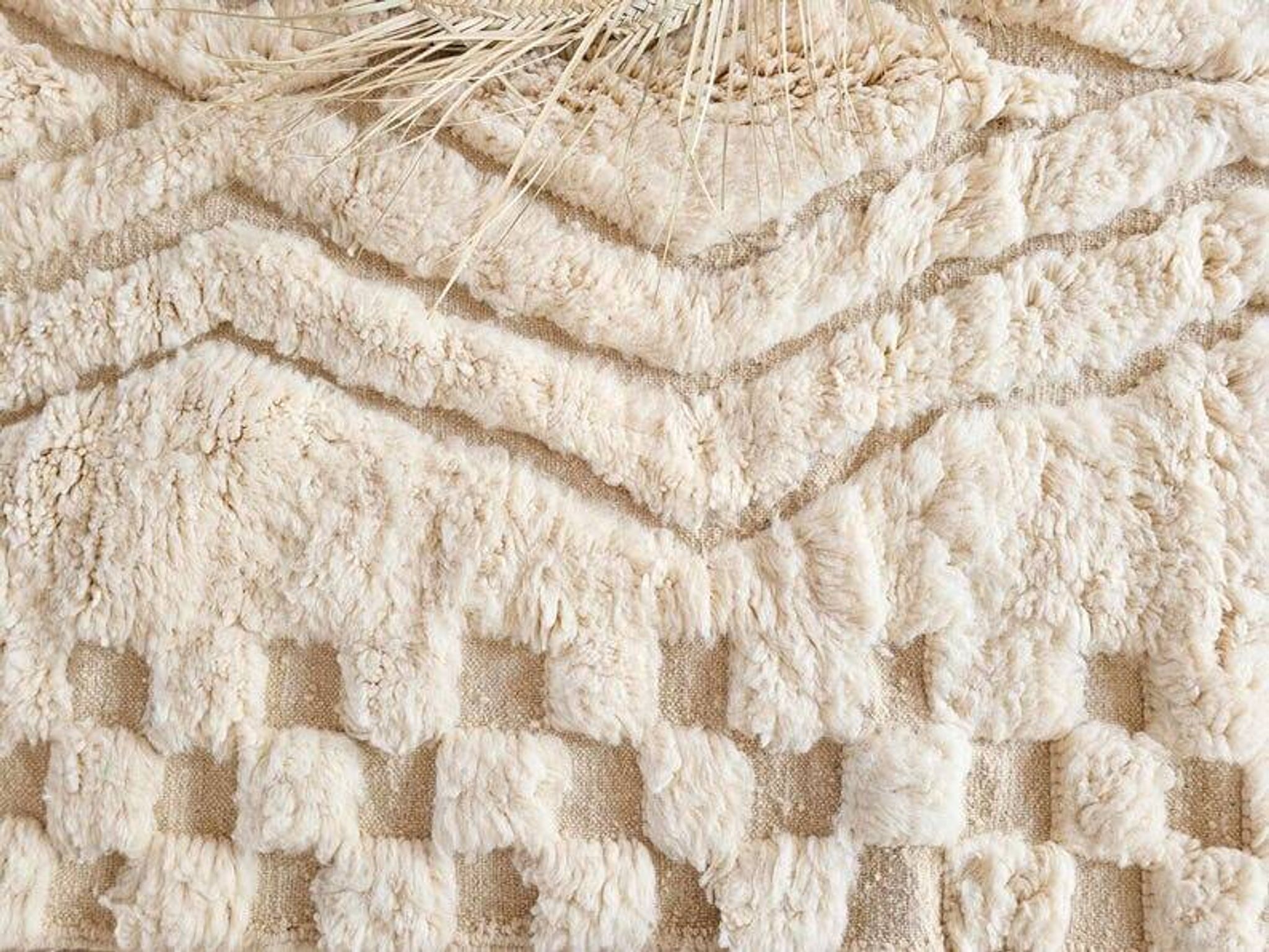 Handmade pure wool traditional white rug size 2/3 m