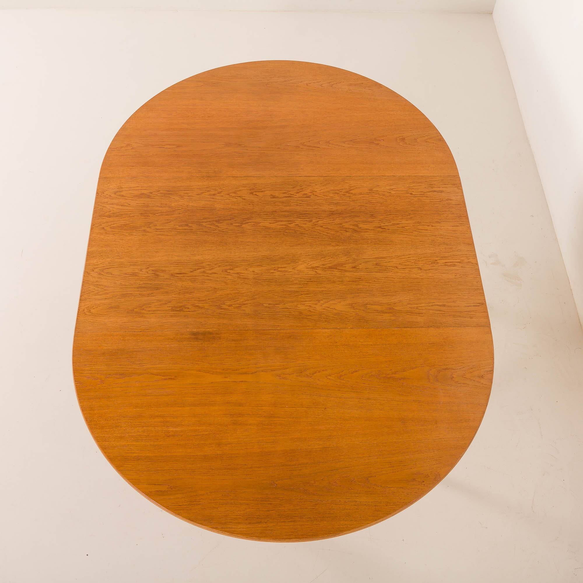 Danish Oak round dining table with one extension, 1970s