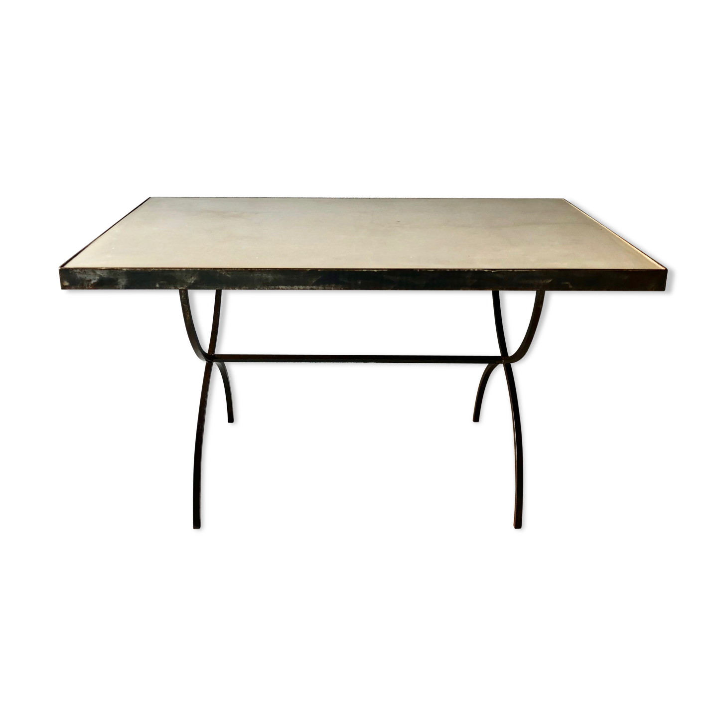 Table made of wrought iron and cement