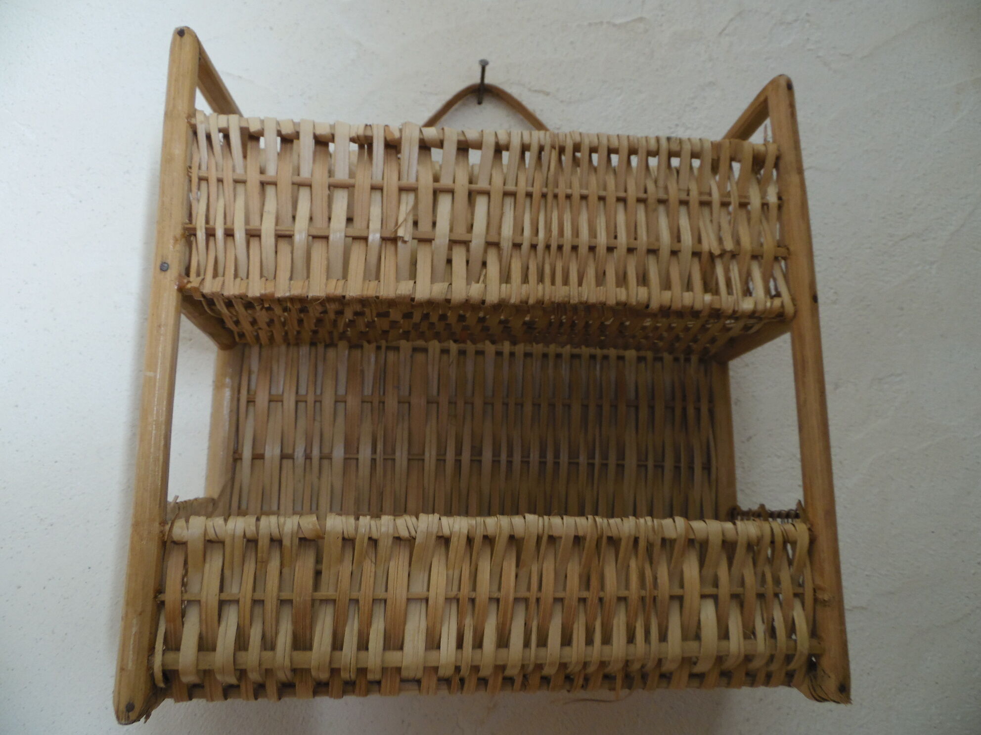 Shelf wicker 2 compartments a ask or suspend