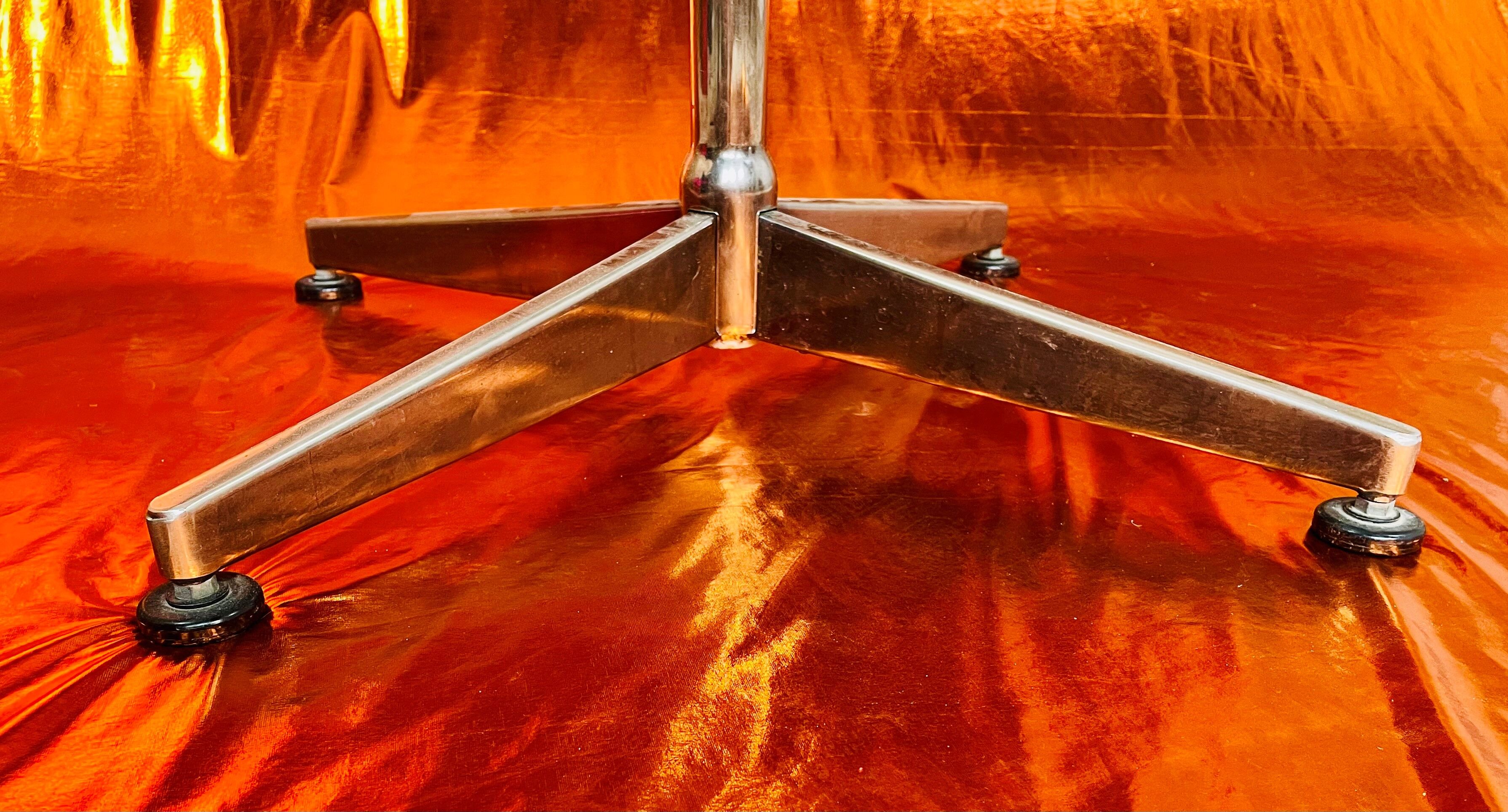 Coat rack on foot parrot 70