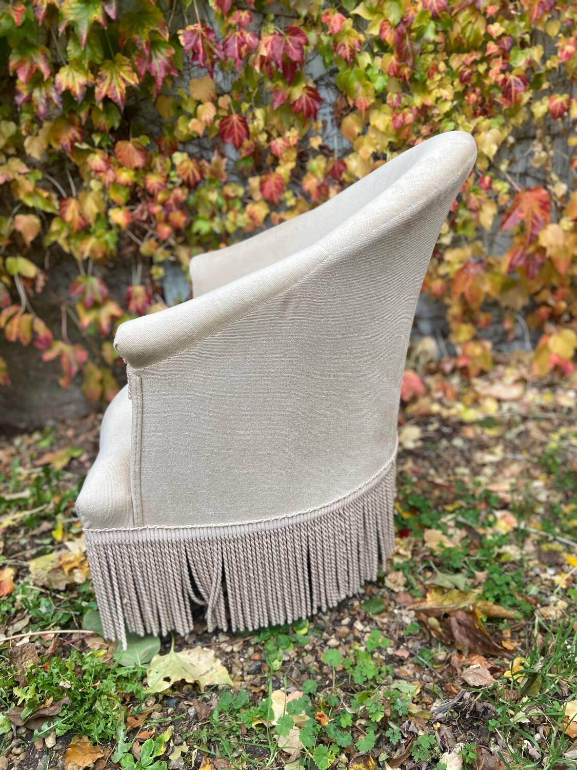 Old toad armchair in beige velvet