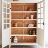 Armoire vitrée parisienne