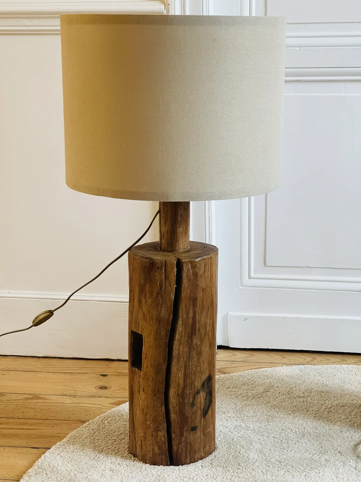 Lampe en bois brutaliste