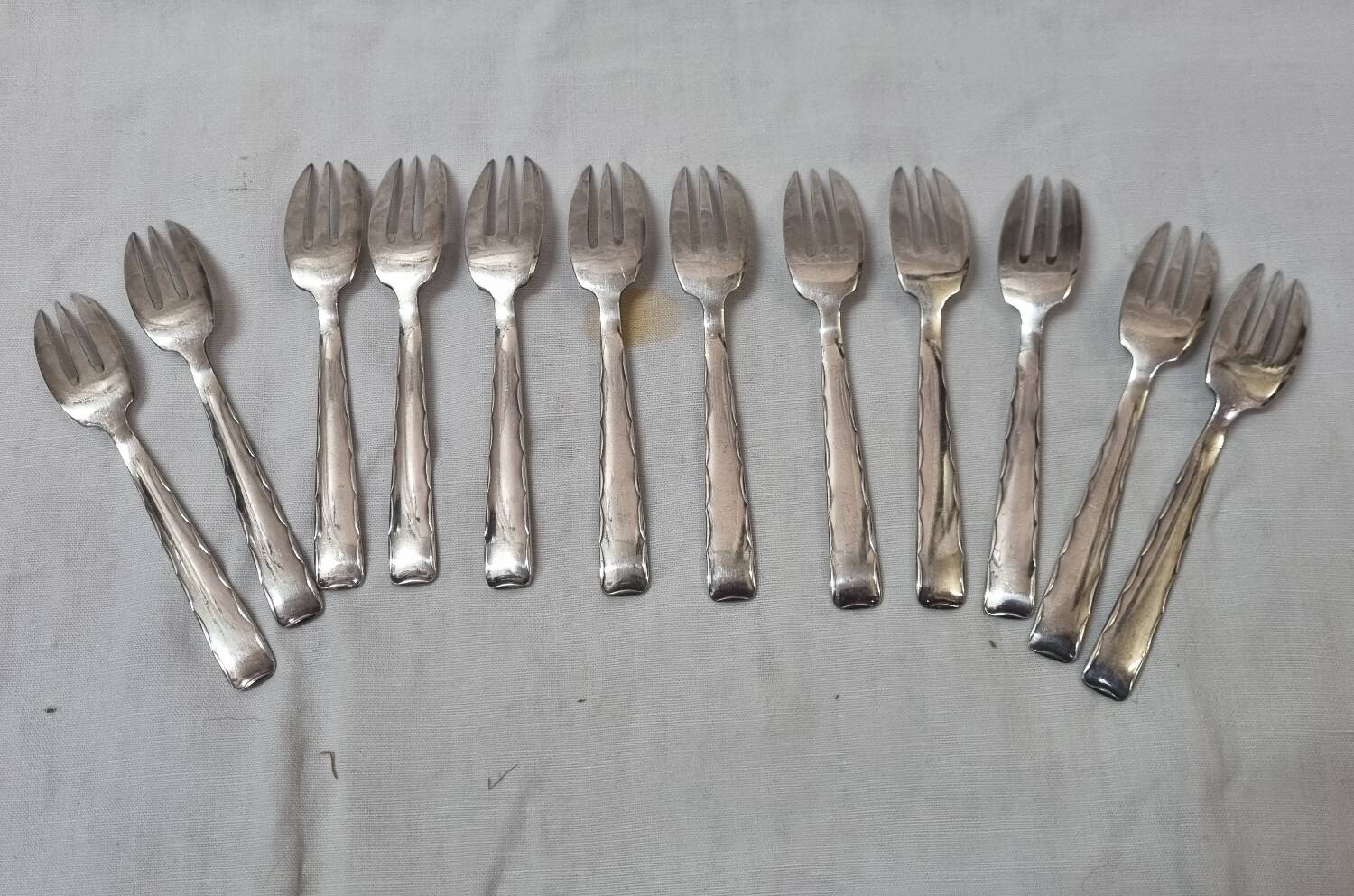 12 cake forks from 1970