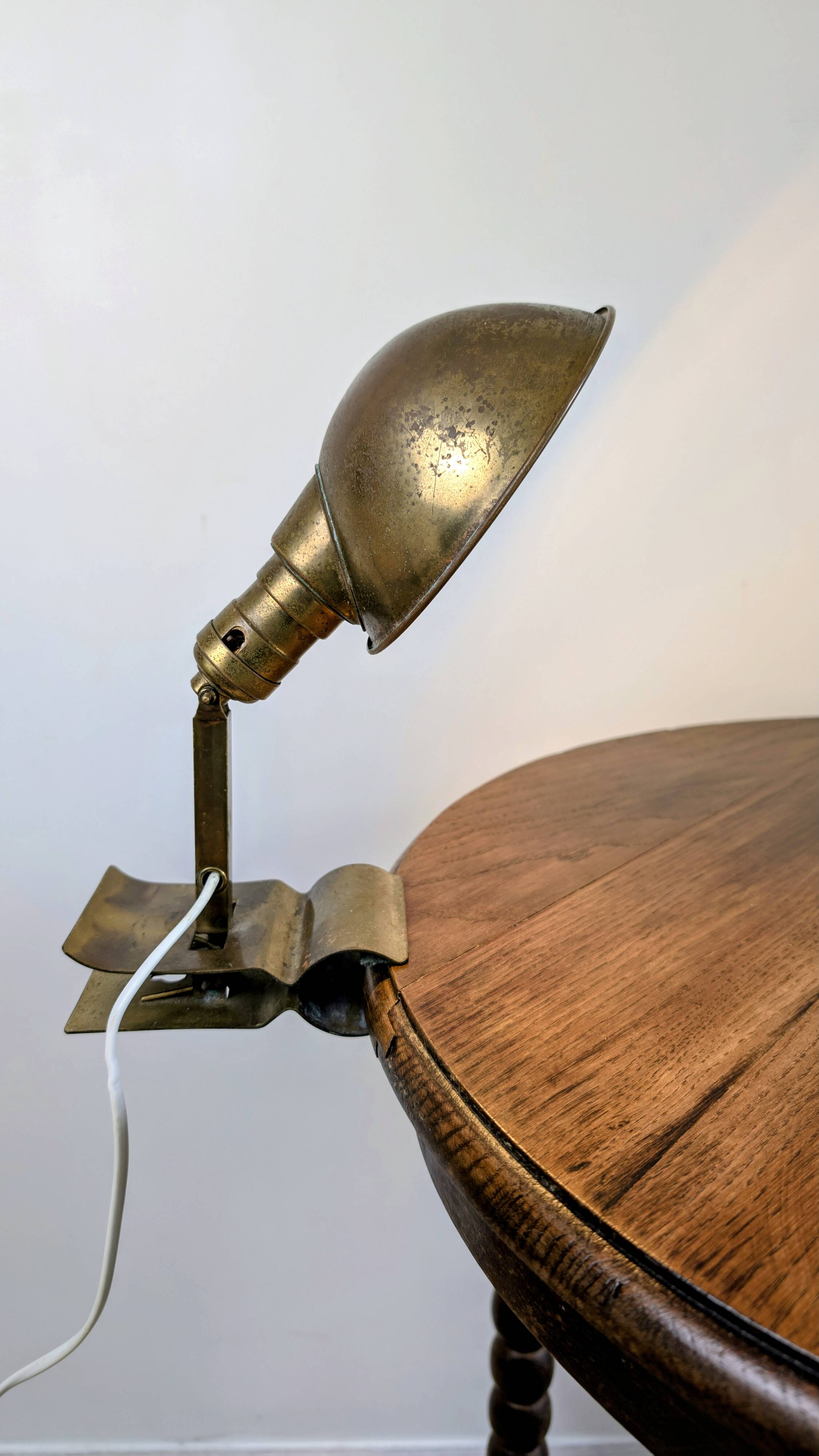 Lampe Adjusto-Lite à pince – métal doré & style industriel