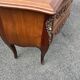Commode ancienne de style Louis XV en bois - Commode sauteuse galbée avec b