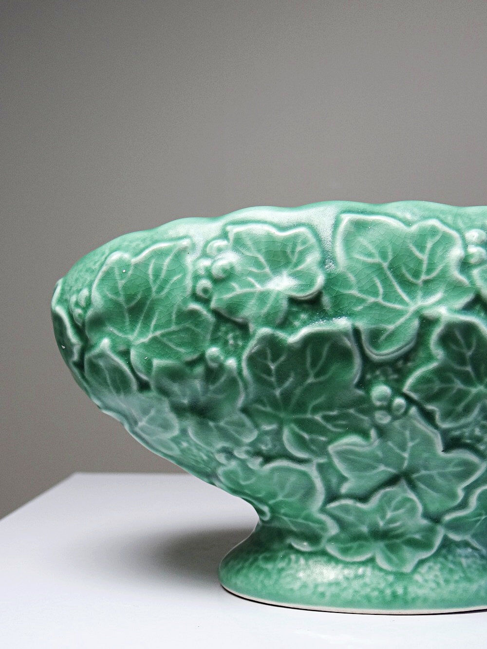 Small earthenware planter in relief barbotine style with ivy, Sylvac England.