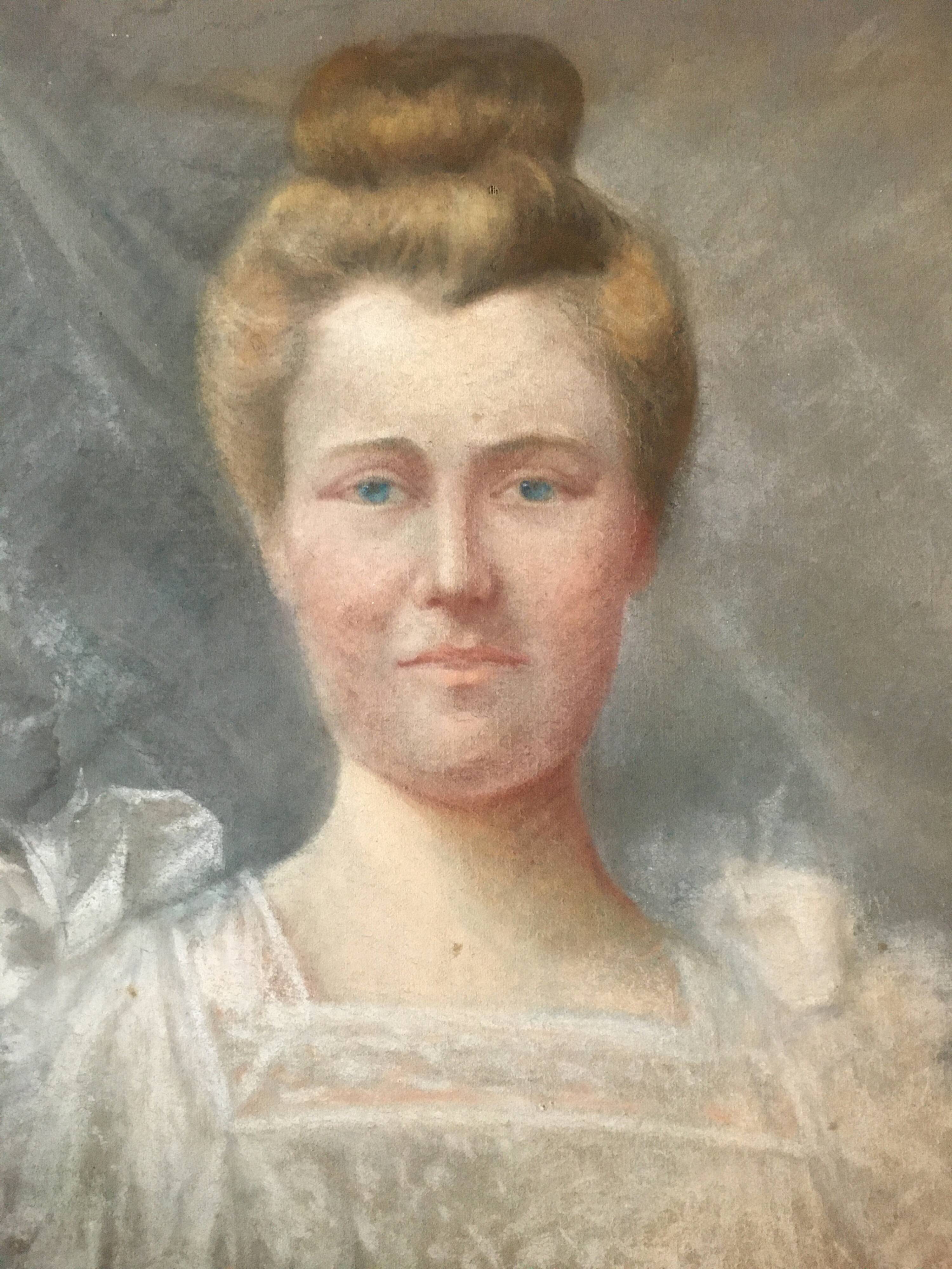 Table XIX - Family Portrait "Elegant in White Dress" - Frame